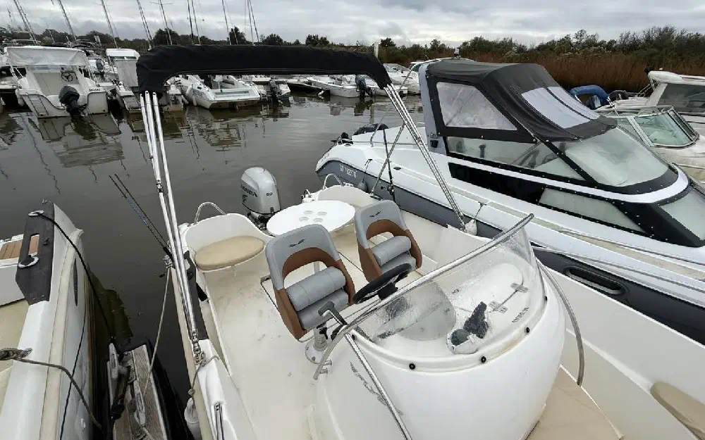 slider 16 Beneteau Flyer 550 Open