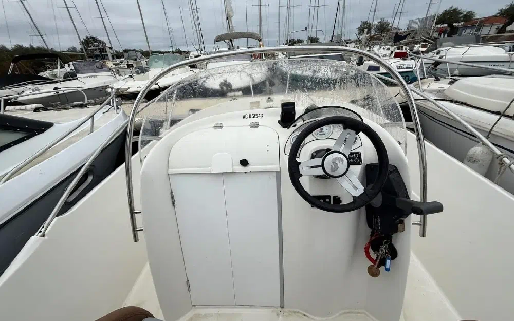 slider 8 Beneteau Flyer 550 Open