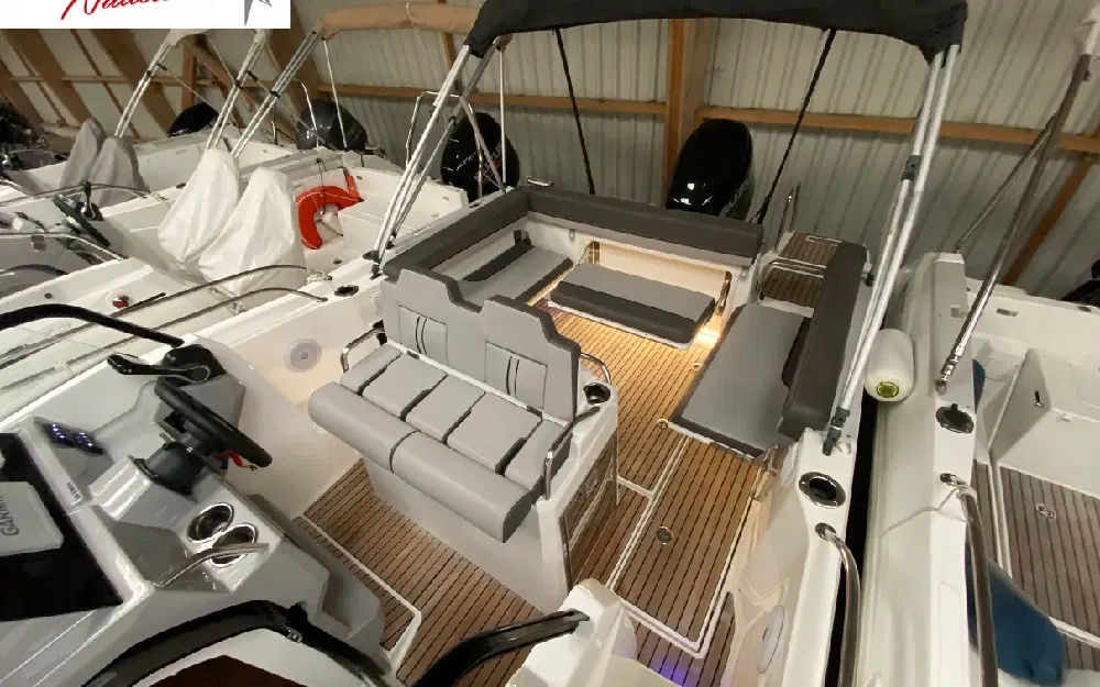 slider 1 Jeanneau Cap Camarat 7.5 WA Serie 3