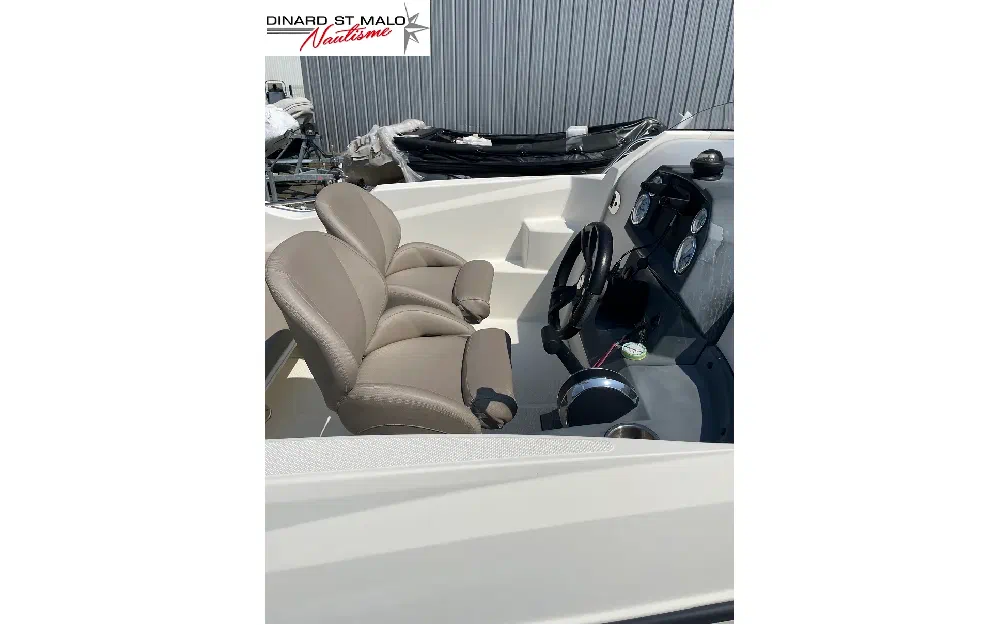 slider 3 Quicksilver Activ 555 Cabin