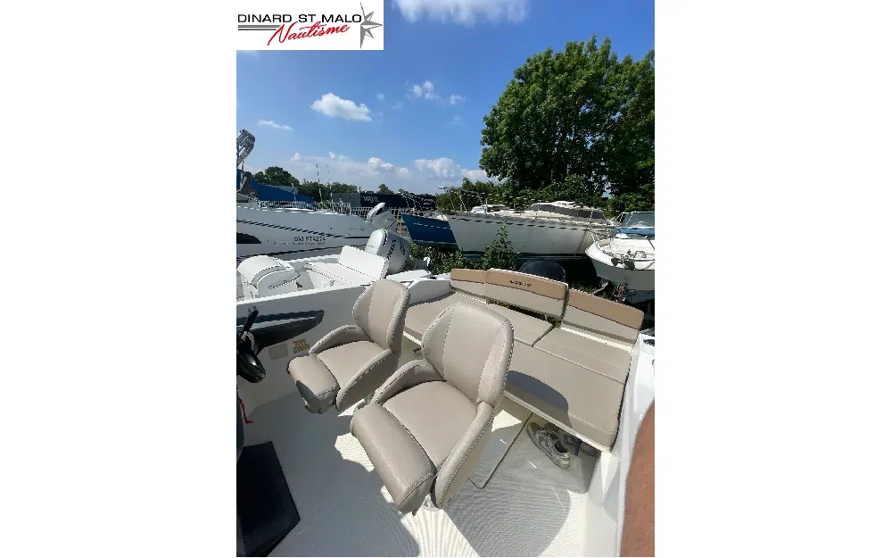 slider 7 Quicksilver Activ 555 Cabin