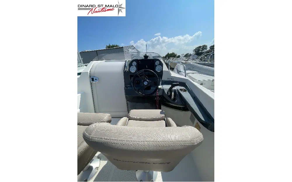 slider 10 Quicksilver Activ 555 Cabin