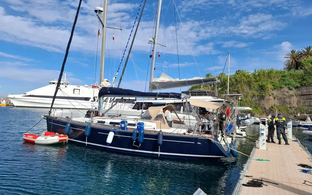 slider 0 Dufour 40 PERFORMANCE