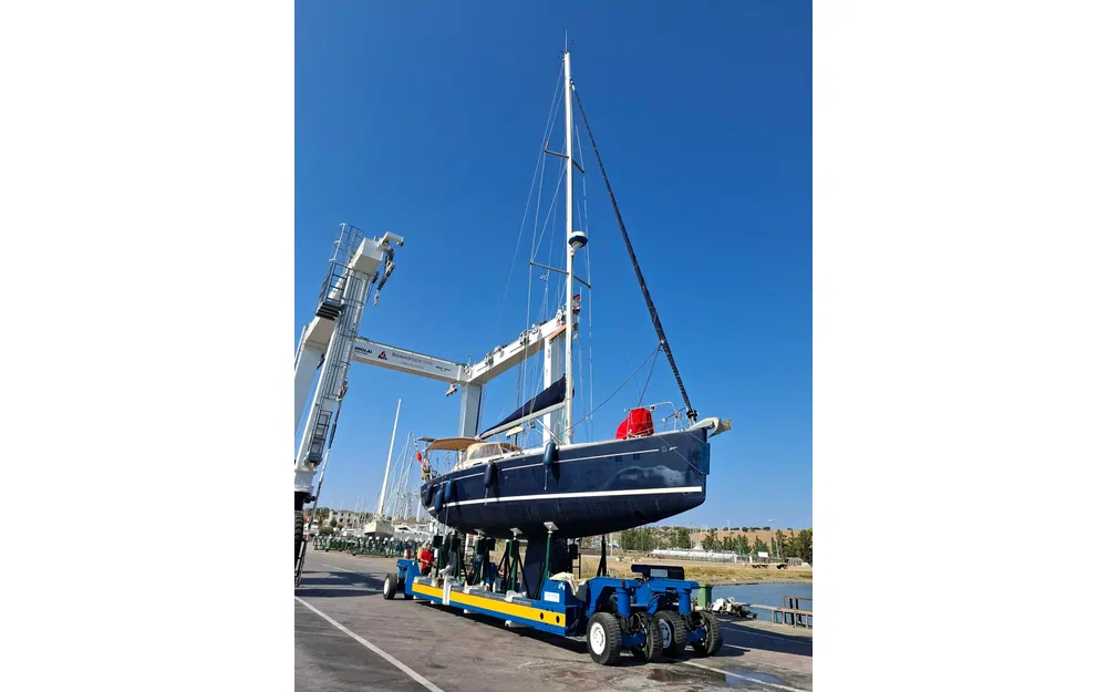 slider 1 Dufour 40 PERFORMANCE