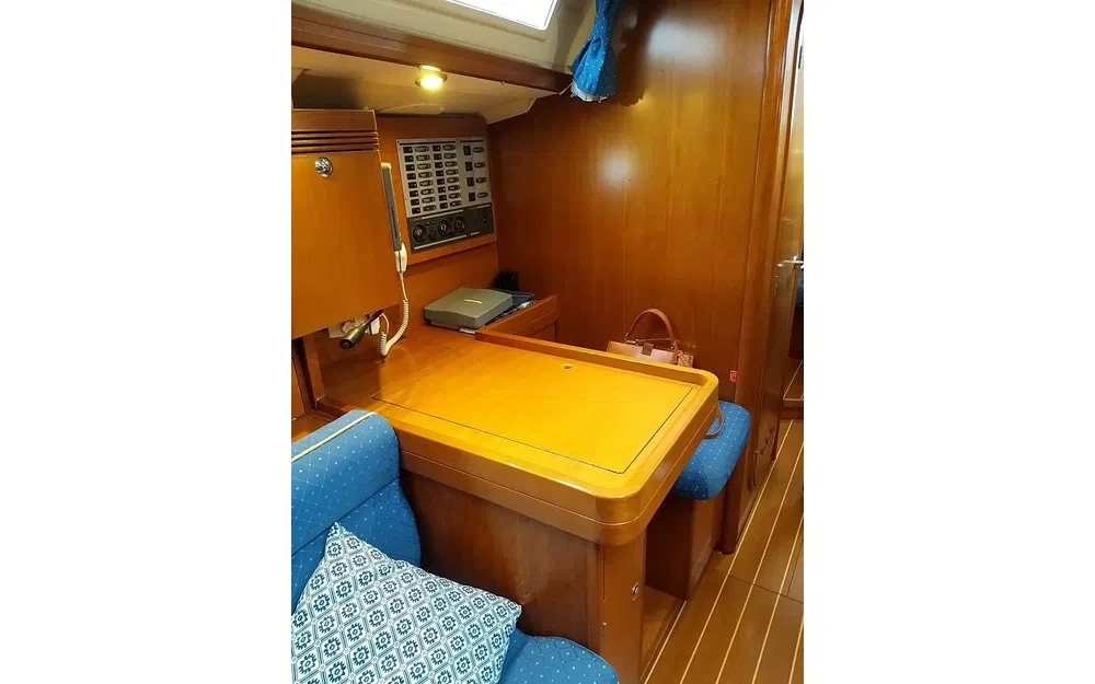 slider 4 Dufour 40 PERFORMANCE