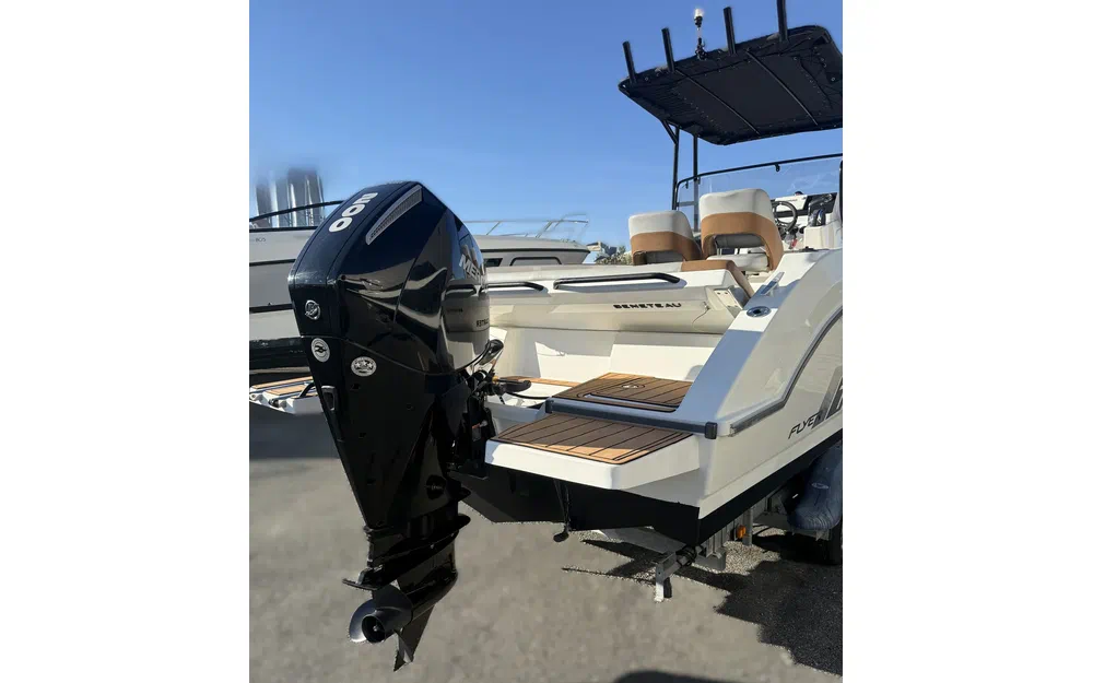 slider 1 Beneteau Flyer 7 SPACEdeck