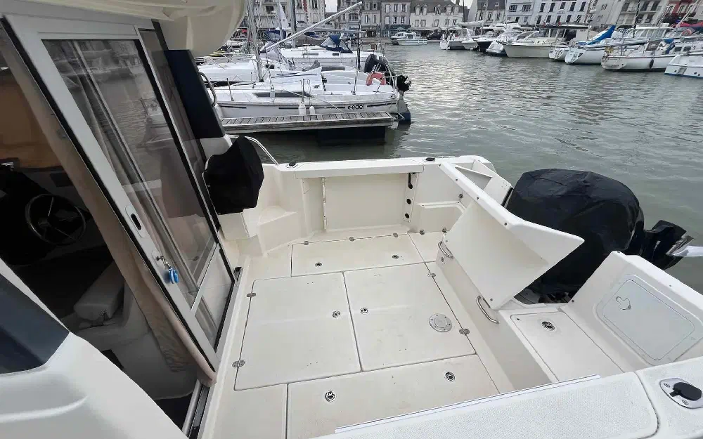 slider 5 Quicksilver Activ 605 Pilothouse