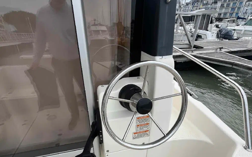 slider 6 Quicksilver Activ 605 Pilothouse