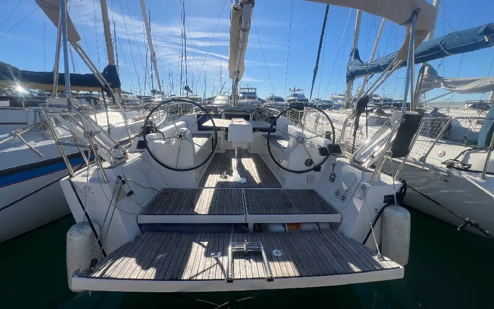 slider 0 Dufour 350Grand Large