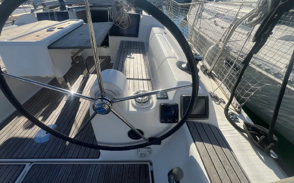 slider 5 Dufour 350Grand Large