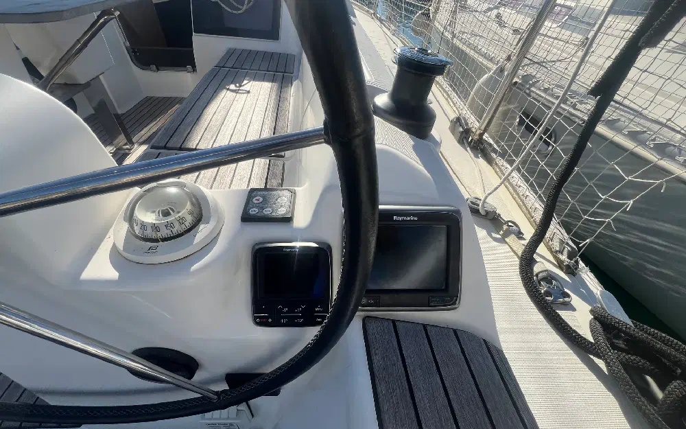 slider 6 Dufour 350Grand Large