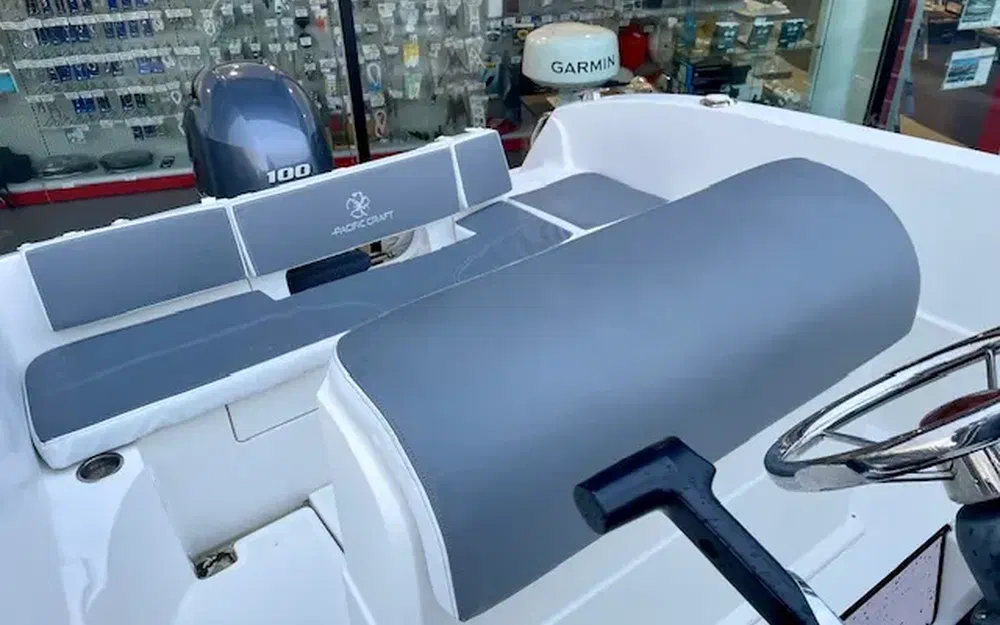 slider 17 Pacific Craft 545 Open