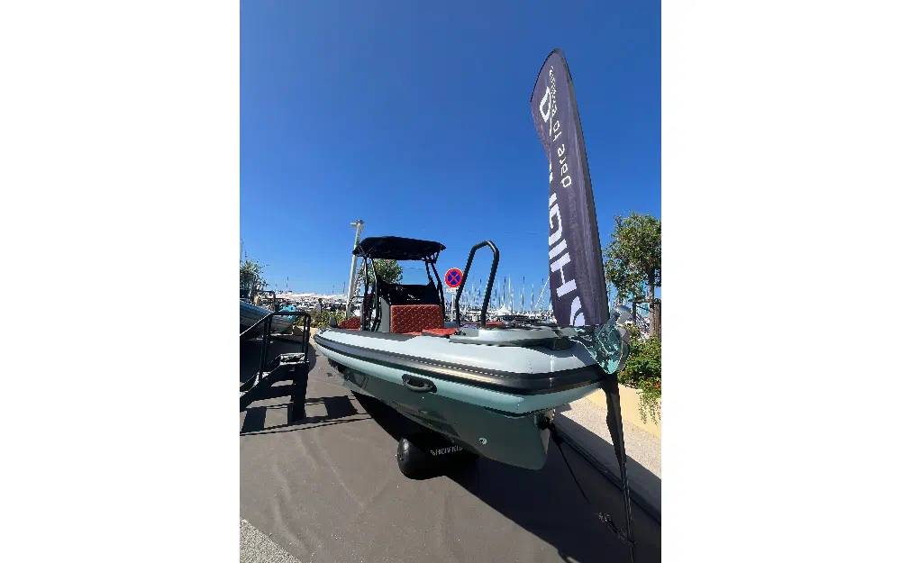 slider 9 Highfield ADV7