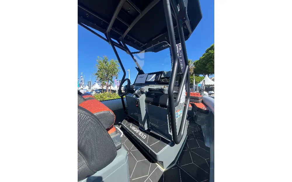 slider 11 Highfield ADV7