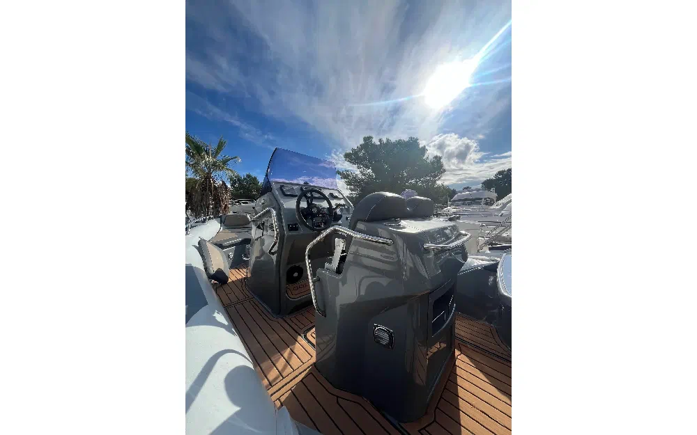 slider 2 Grand Golden Line G750