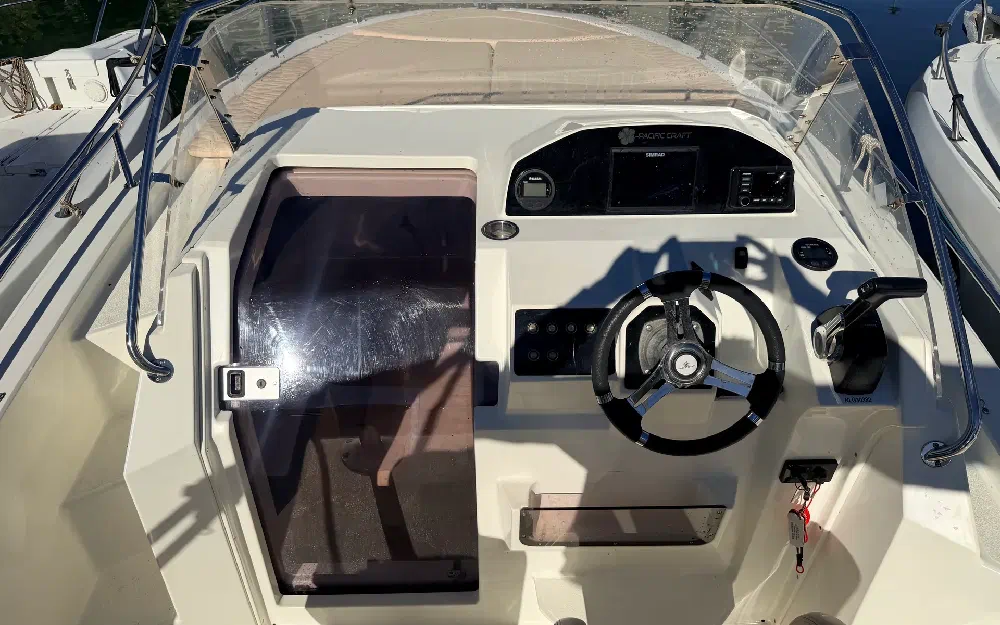 slider 5 Pacific Craft  700 SC