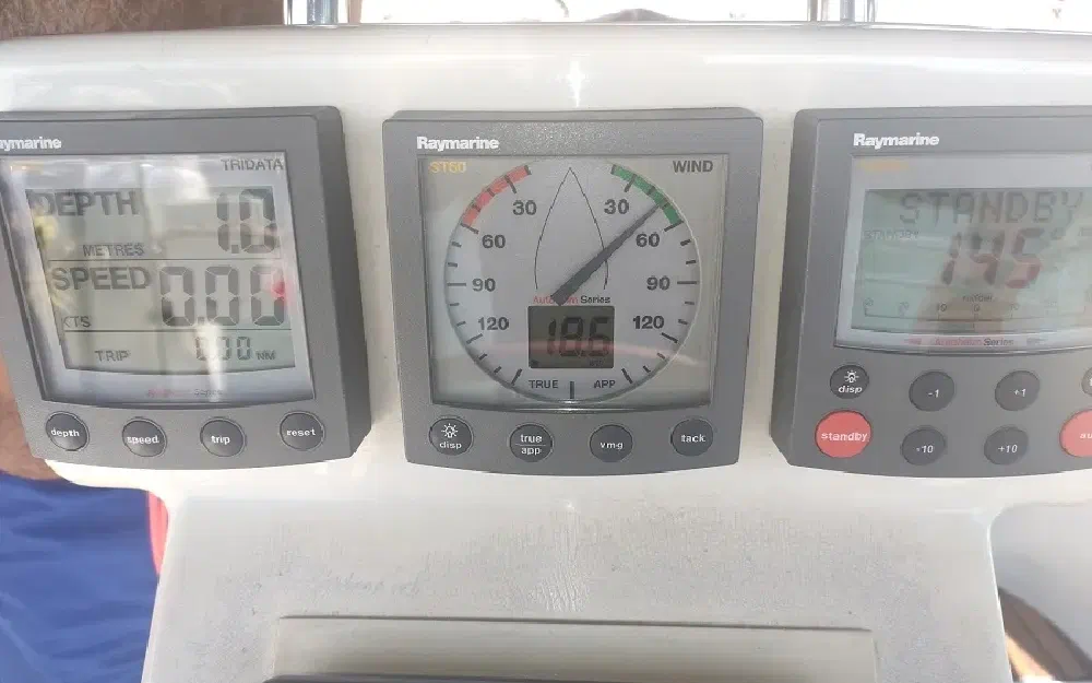 slider 20 Beneteau Oceanis 323 Clipper