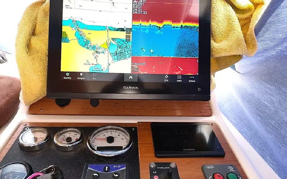 slider 33 Beneteau Antares 760