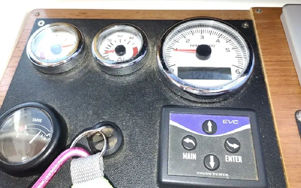 slider 37 Beneteau Antares 760