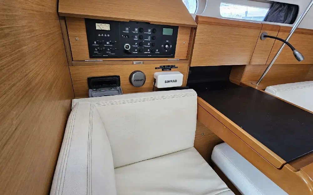 slider 8 Jeanneau Sun Odyssey 409