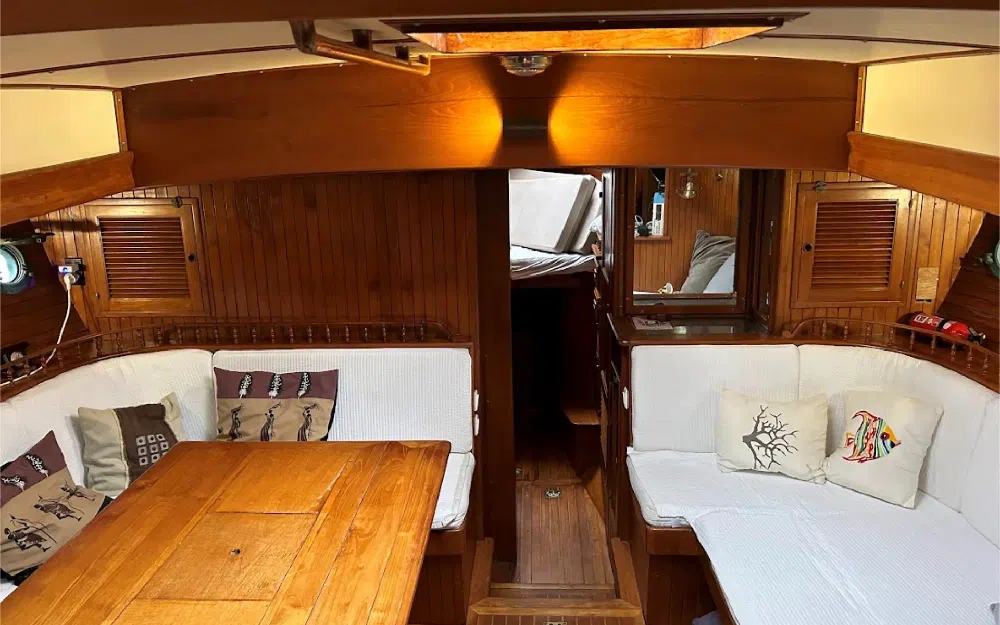 slider 6 Blue Water Vagabond 47