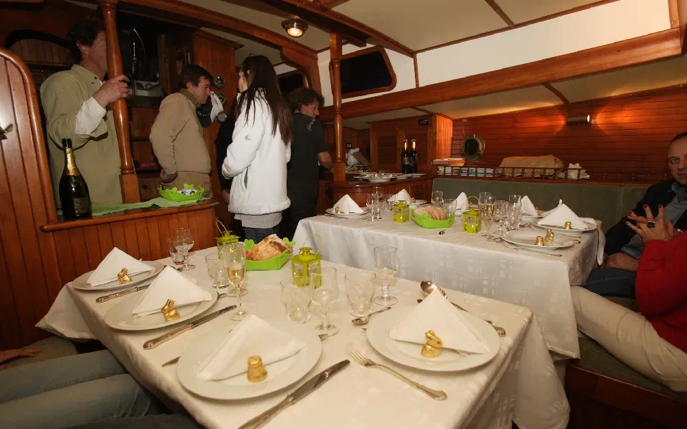 slider 7 Blue Water Vagabond 47