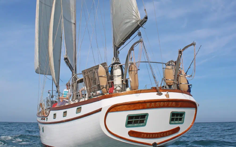 slider 1 Blue Water Vagabond 47