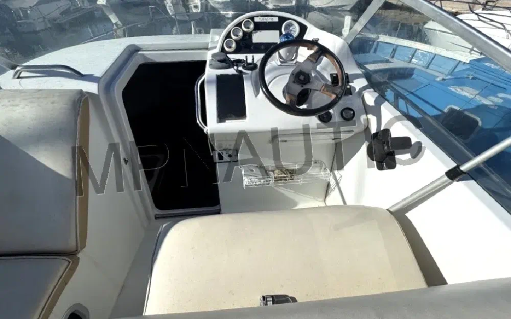 slider 5 Beneteau Flyer 701