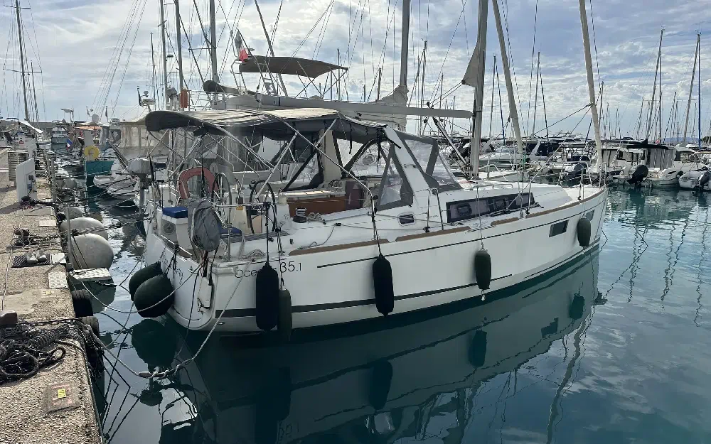slider 1 Beneteau Oceanis 35.1