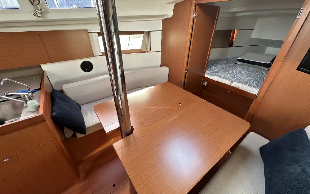 slider 34 Beneteau Oceanis 35.1