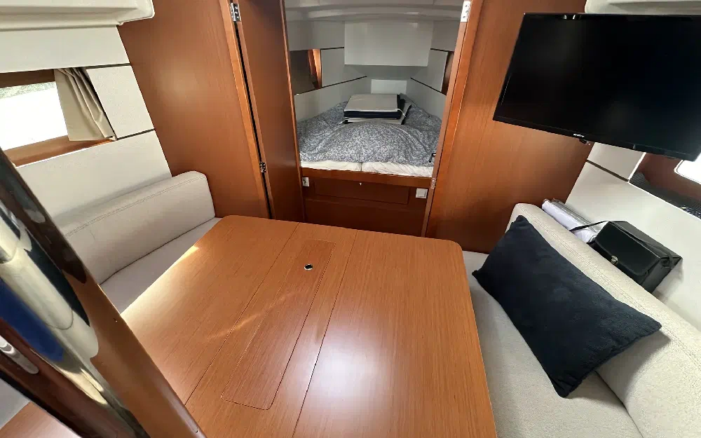slider 36 Beneteau Oceanis 35.1