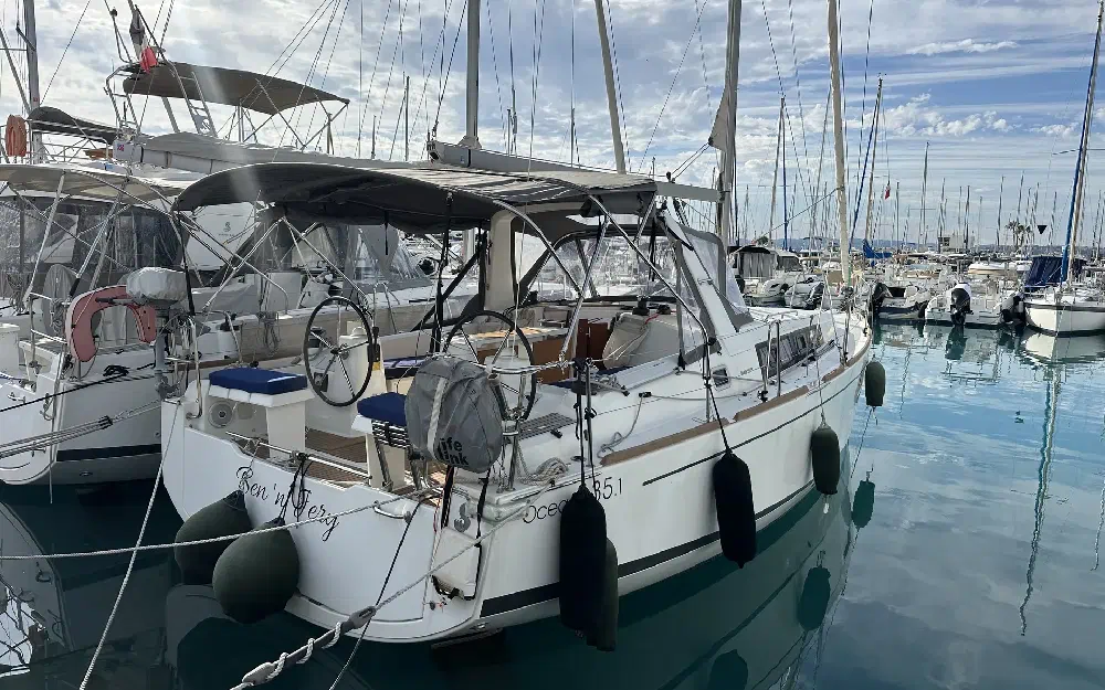 slider 4 Beneteau Oceanis 35.1
