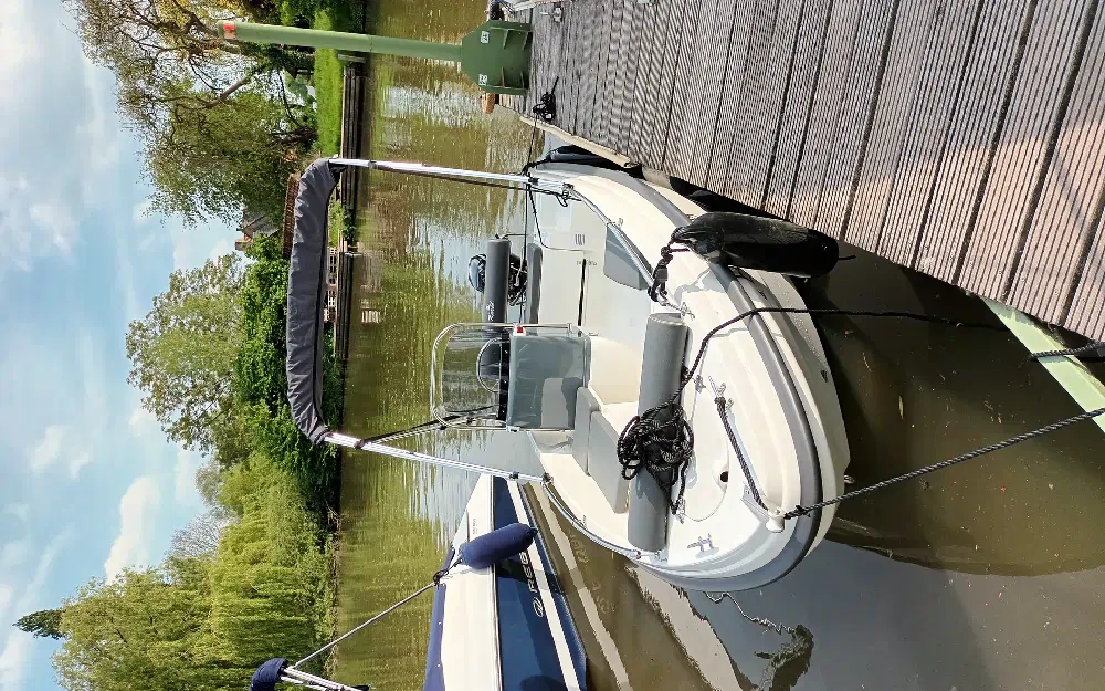 slider 13 Karel  400 Open