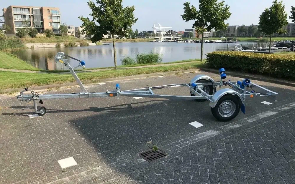 slider 12 Karel  400 Open