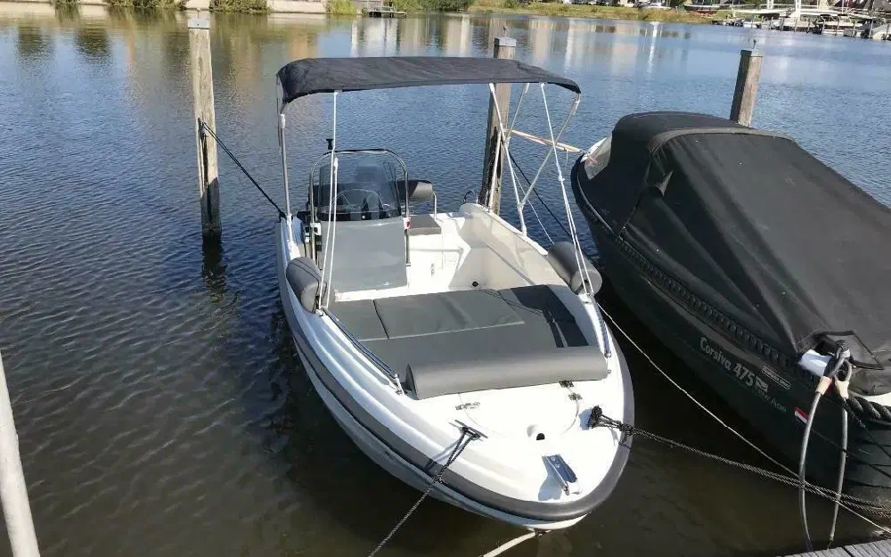 slider 8 Karel  400 Open