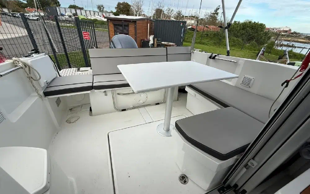 slider 10 Jeanneau Merry Fisher 695