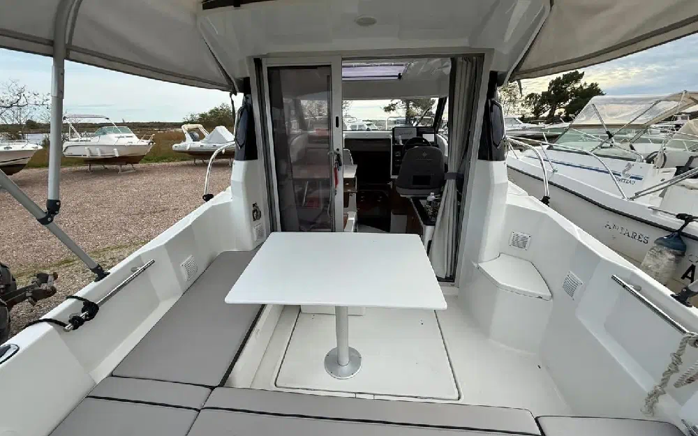 slider 14 Jeanneau Merry Fisher 695