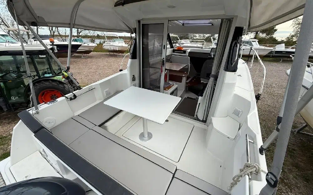 slider 15 Jeanneau Merry Fisher 695