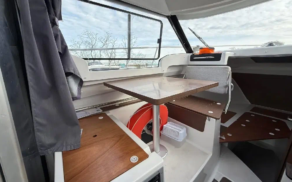 slider 18 Jeanneau Merry Fisher 695