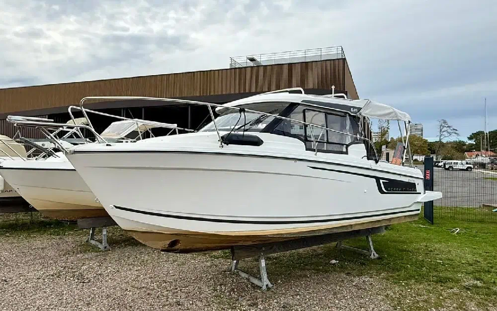 slider 0 Jeanneau Merry Fisher 695