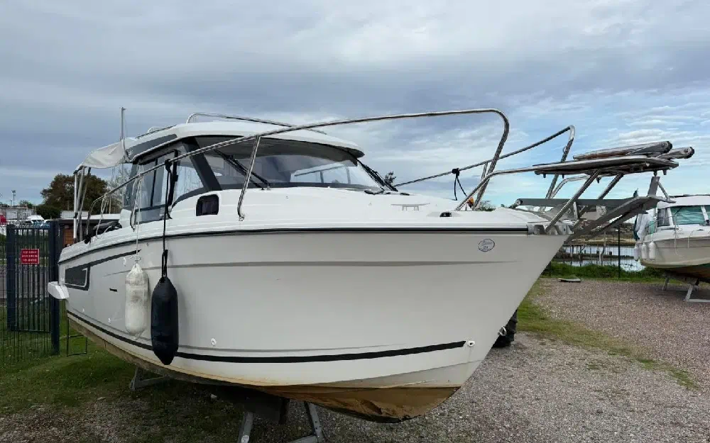 slider 4 Jeanneau Merry Fisher 695