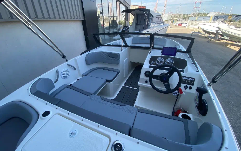 slider 2 Bayliner Element M17