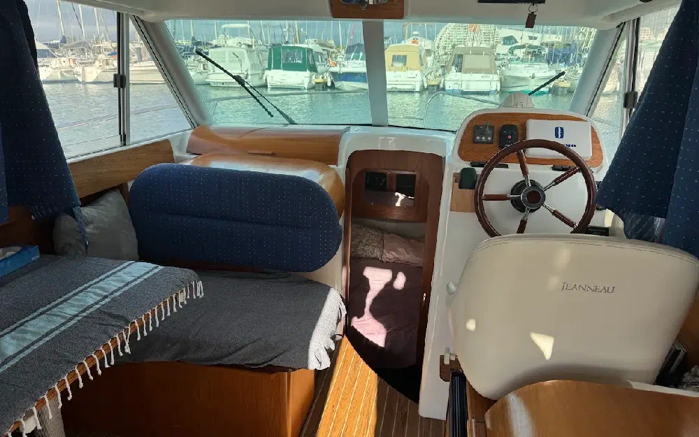 slider 2 Jeanneau Merry Fisher 805