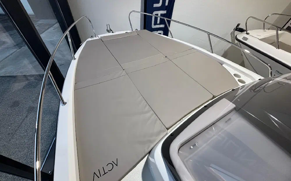 slider 12 Quicksilver Activ 675 Sundeck