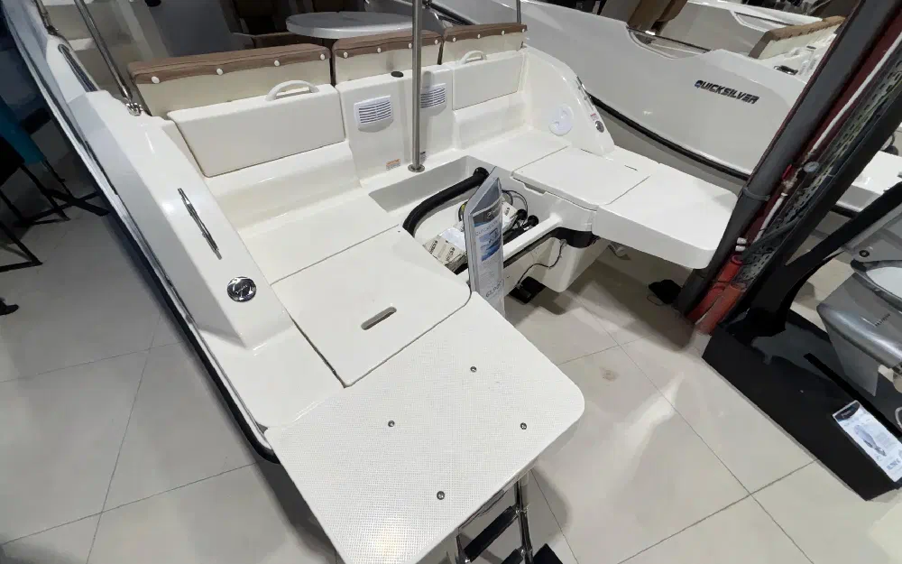 slider 2 Quicksilver Activ 675 Sundeck