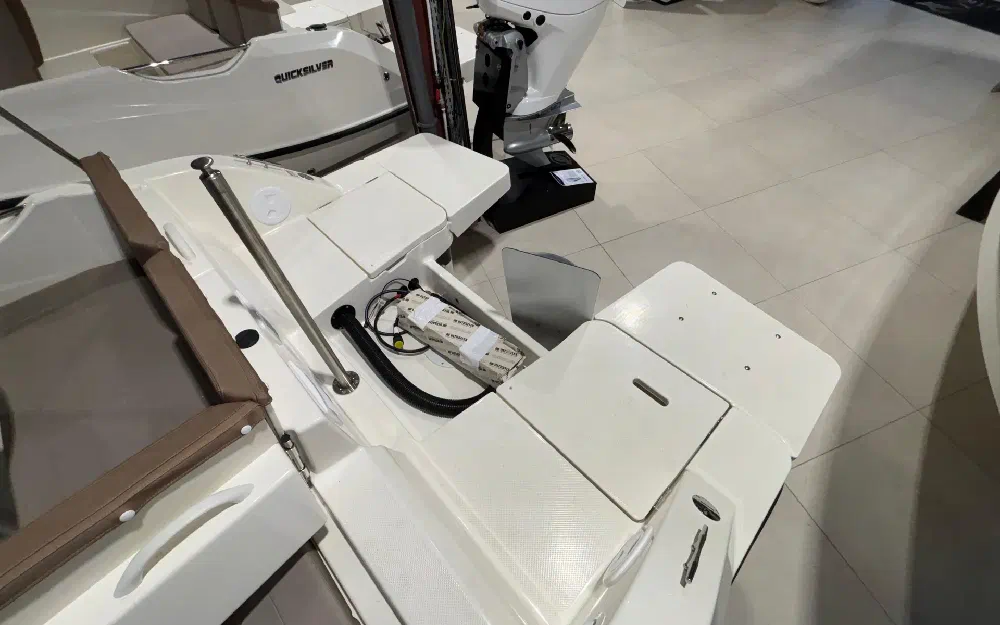 slider 6 Quicksilver Activ 675 Sundeck