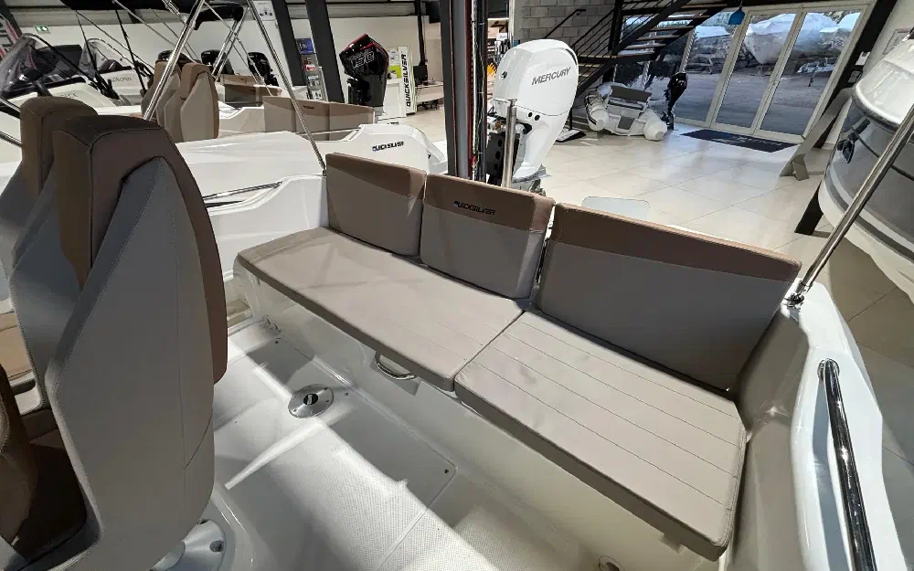 slider 4 Quicksilver Activ 675 Sundeck