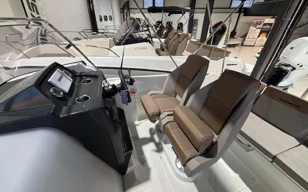 slider 9 Quicksilver Activ 675 Sundeck