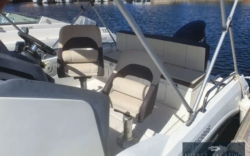slider 4 Beneteau Flyer 5.5 SUNdeck