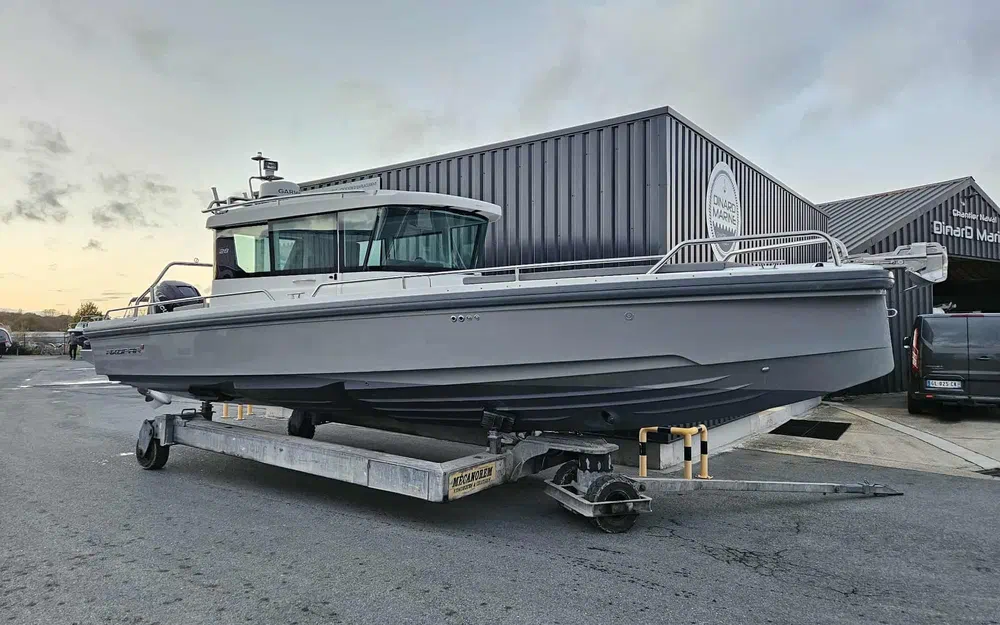 slider 9 Axopar  28 Cabin